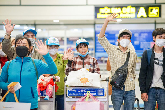Vietnam Airlines tổ chức chuyến bay miễn phí đưa người lao động về quê ăn Tết