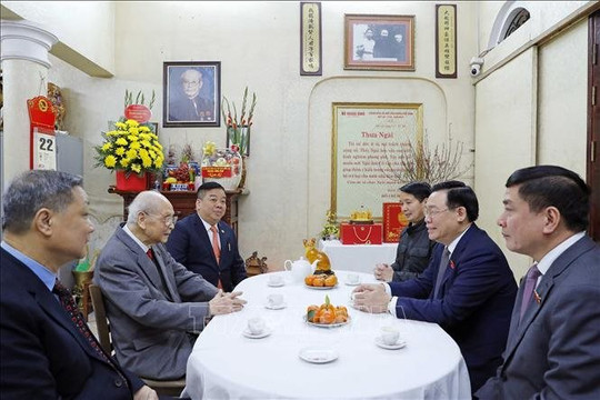 Chủ tịch Quốc hội Vương Đình Huệ thăm, chúc Tết gia đình các đồng chí cố Chủ tịch Quốc hội Bùi Bằng Đoàn, Lê Quang Đạo