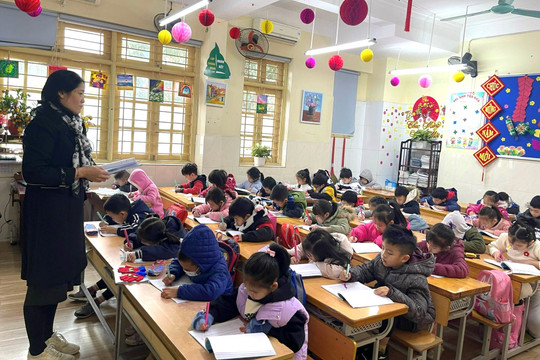 Trường học tại Hà Nội tăng cường biện pháp chống rét cho học sinh