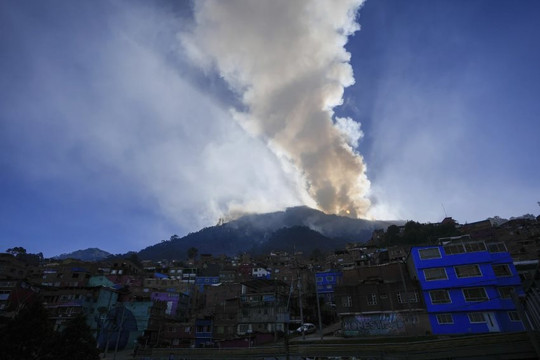 Colombia tuyên bố thảm họa do cháy rừng dữ dội