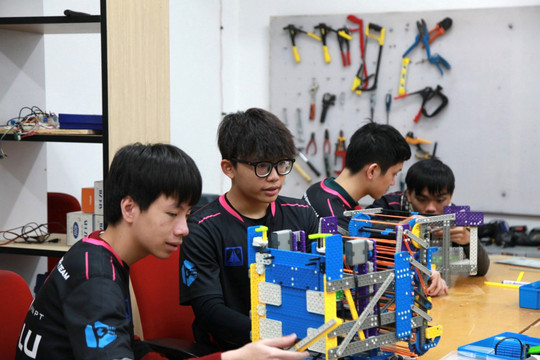 Học sinh Hà Nội sẽ tham gia Giải vô địch thế giới VEX Robotics 2024