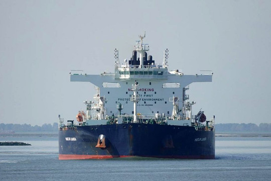 Cảng Yemen bị không kích sau vụ tấn công tàu chở dầu của Anh