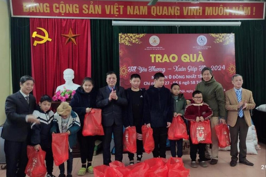 Trao quà Tết cho trẻ em khuyết tật huyện Đông Anh, Sóc Sơn