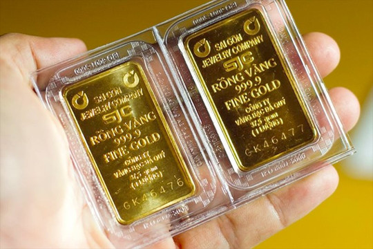 Vàng miếng SJC vượt mốc 77 triệu đồng/lượng