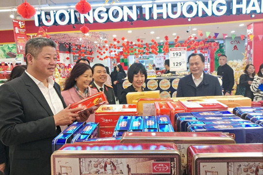 Hà Nội: Các siêu thị cam kết giữ bình ổn giá dịp Tết 