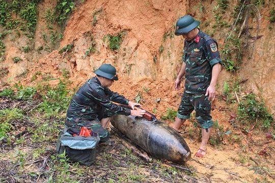 Kỳ Sơn (Nghệ An): Hủy nổ quả bom nặng 350kg