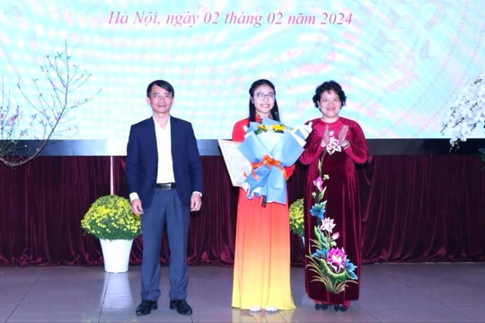 Thêm một học sinh Trường THPT chuyên Hà Nội - Amsteram được kết nạp Đảng