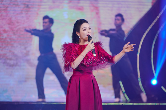 Ca sĩ Tân Nhàn đánh dấu sự “hồi sinh” với album mang âm hưởng dân ca miền Trung