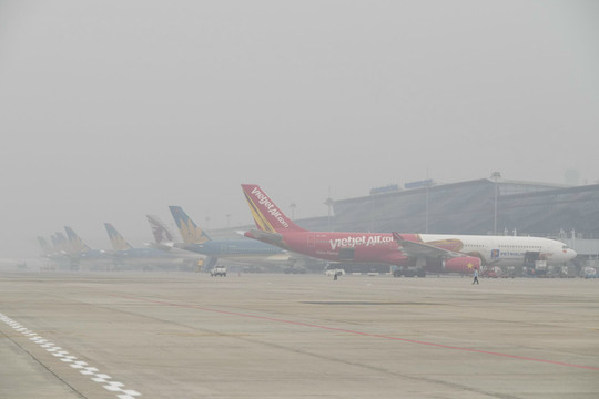 Sương mù dày đặc, nhiều chuyến bay không thể cất, hạ cánh tại 4 sân bay phía Bắc
