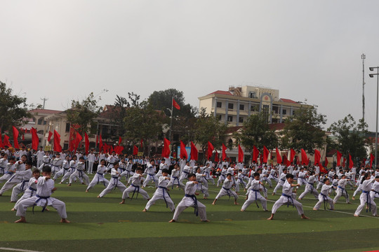 Hơn 2.600 người tham gia Hội khỏe Phù Đổng huyện Quốc Oai lần thứ X
