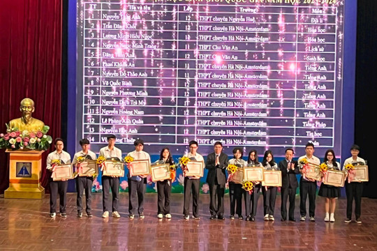 Hà Nội tuyên dương học sinh đoạt giải quốc gia cấp trung học phổ thông