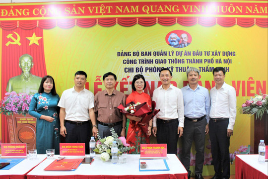 Kết nạp 70 đảng viên tiêu biểu chào mừng 70 năm Ngày thành lập Đảng bộ Khối các cơ quan TP Hà Nội 