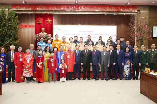 Chủ tịch Quốc hội Vương Đình Huệ thăm chúc Tết Đảng bộ, chính quyền, quân và dân Thủ đô Hà Nội