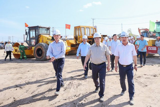 Thủ tướng Phạm Minh Chính kiểm tra các dự án giao thông quan trọng ở khu vực phía Nam