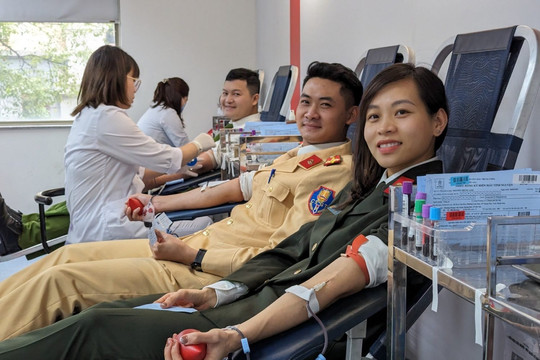 Hơn 1.600 người hiến máu, hiến tiểu cầu trong 7 ngày nghỉ Tết