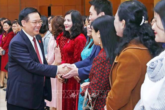 Chủ tịch Quốc hội Vương Đình Huệ gặp mặt đầu Xuân Giáp Thìn ở Văn phòng Quốc hội