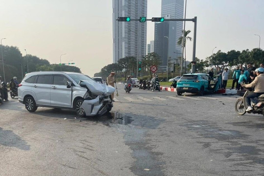 Hà Nội: Tìm nhân chứng vụ tai nạn làm 5 người bị thương ngày mùng 3 Tết