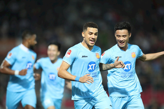 Thắng đậm Hải Phòng, Thép xanh Nam Định duy trì ngôi đầu V.League