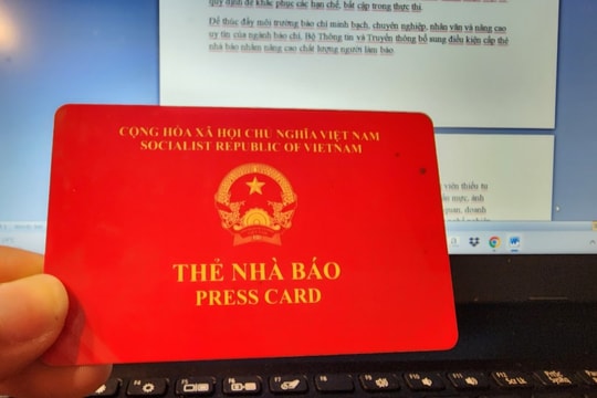 Để được cấp thẻ nhà báo, người làm báo phải qua khóa đào tạo, bồi dưỡng nghiệp vụ báo chí