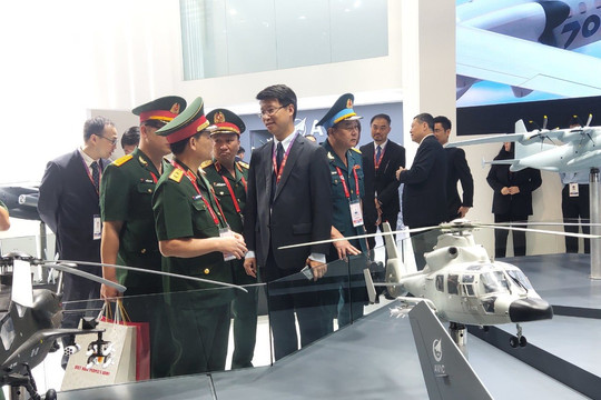 Đoàn đại biểu Bộ Quốc phòng Việt Nam tham dự Triển lãm Hàng không Singapore Airshow