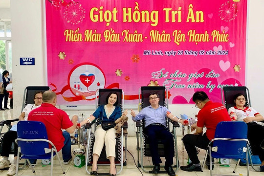 Huyện Mê Linh: Gần 500 cán bộ, công chức, người lao động tham gia hiến máu