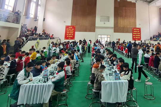 Giải cờ vua Sơn Tây mở rộng thu hút 427 kỳ thủ