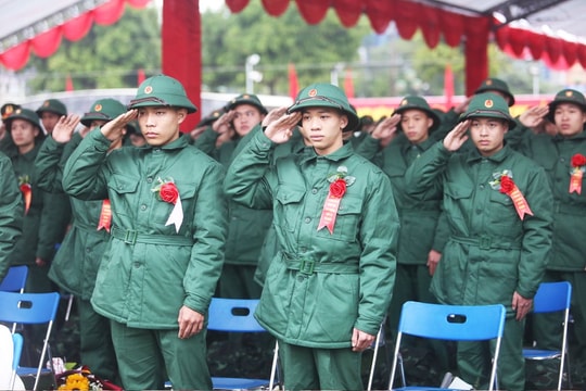 Chuyển thẩm quyền gọi công nhân nhập ngũ từ cấp huyện lên cấp tỉnh