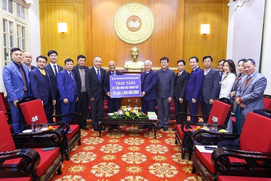 Tiếp nhận ủng hộ 21 căn nhà Đại đoàn kết cho hộ nghèo của tỉnh Điện Biên và các tỉnh Tây Bắc