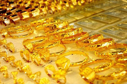 Doanh nghiệp tăng giá mua, giảm giá bán vàng miếng SJC