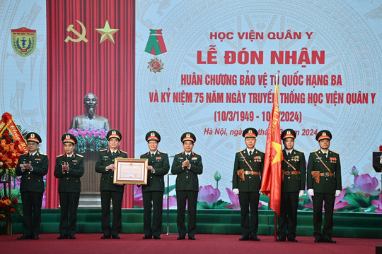 Học viện Quân y đón nhận Huân chương Bảo vệ Tổ quốc hạng Ba