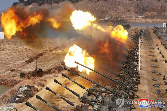 Nhà lãnh đạo Triều Tiên chỉ huy lực lượng pháo binh tập trận