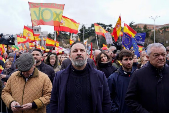 Hàng ngàn người Tây Ban Nha tuần hành phản đối luật ân xá