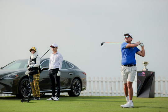3 VĐV Thái Lan tạm dẫn đầu giải golf Lexus Challenge 2024