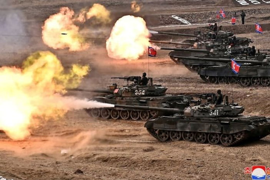 Lãnh đạo Triều Tiên tự hào về sức mạnh nổi bật của xe tăng chiến đấu mới