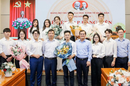 Hà Nội xây dựng đội ngũ đảng viên vững mạnh