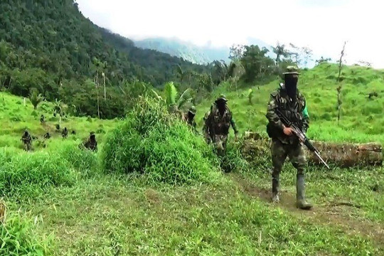 Chính phủ Colombia đàm phán hòa bình với nhóm vũ trang lớn nhất đất nước