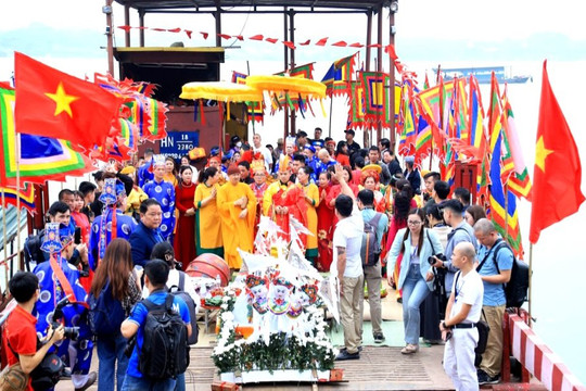 Đặc sắc lễ hội làng gốm Bát Tràng