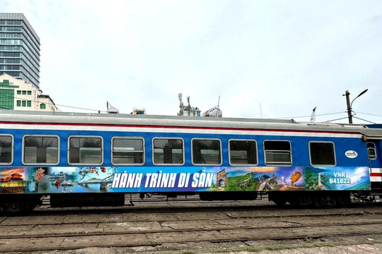 "Ngắm trước" đoàn tàu du lịch Huế - Đà Nẵng