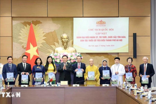 Chủ tịch Quốc hội gặp Đoàn đại biểu nhân sĩ, trí thức, chức sắc tôn giáo, dân tộc thiểu số thành phố Hà Nội