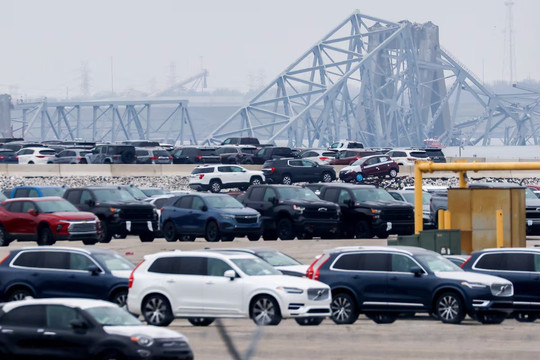 Chính quyền Mỹ thảo luận tái thiết cầu sập và nối lại hoạt động cảng ở Baltimore