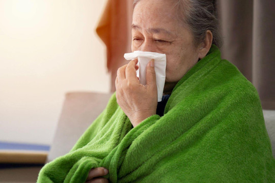 Miền Bắc chuyển mùa, cúm mùa "lộng hành": Người cao tuổi cần đặc biệt cảnh giác