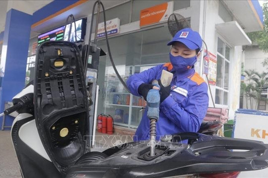 Bộ Công Thương trả lời về cơ chế để doanh nghiệp tự tính giá bán xăng dầu