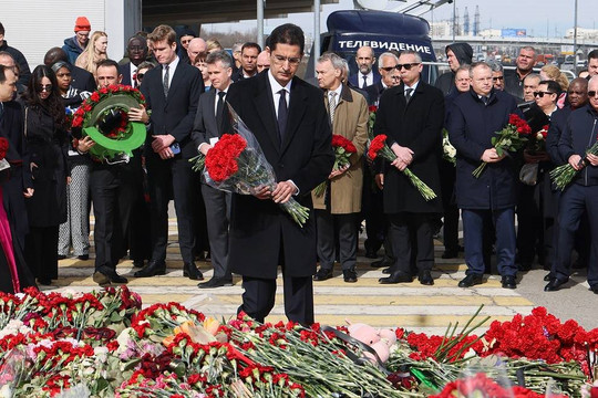Hơn 130 cơ quan ngoại giao đến tưởng niệm các nạn nhân khủng bố tại Nga