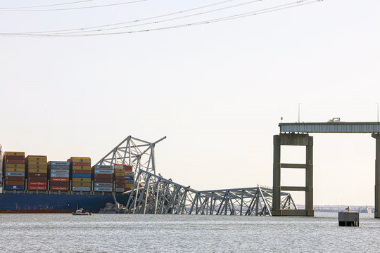 Mỹ bắt đầu tháo dỡ cầu sập tại Baltimore