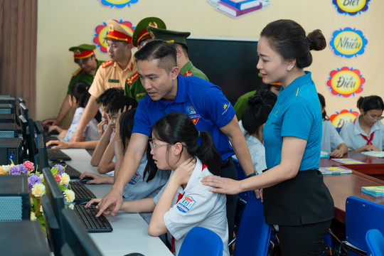 Vietnam Airlines đồng hành cùng Công an thành phố xây dựng “Thư viện xanh” tại Điện Biên