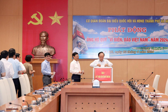 Cơ quan Đoàn ĐBQH và HĐND thành phố Hà Nội ủng hộ Quỹ "Vì biển, đảo Việt Nam"