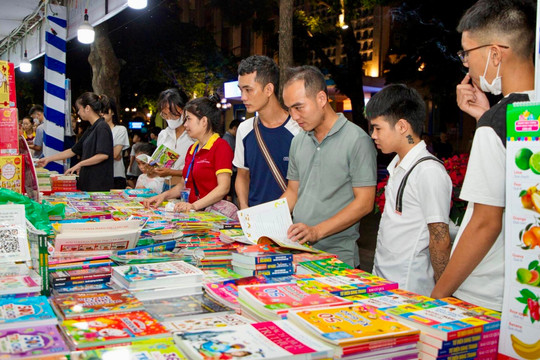 Hội sách mừng Ngày Sách và văn hóa đọc Việt Nam diễn ra tại Văn Miếu - Quốc Tử Giám