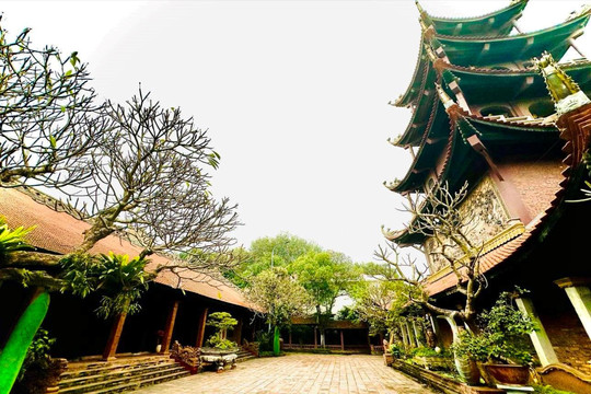 Ngôi chùa gốm sứ “độc nhất, vô nhị” ở Hà Nội