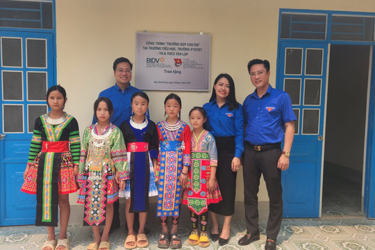 Tuổi trẻ Thủ đô trao tặng 6 ngôi nhà đại đoàn kết tại tỉnh Điện Biên