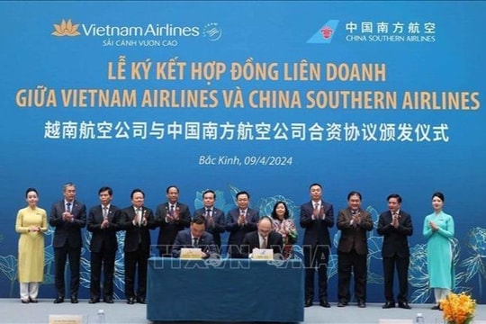Chủ tịch Quốc hội Vương Đình Huệ dự Lễ kỷ niệm 30 năm đường bay Việt Nam - Trung Quốc